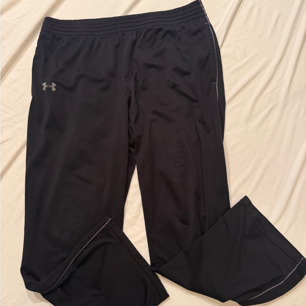 Under Armour men’s xl black with gray side stripes track pants.
